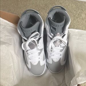 Jordan Kids Sneakers in Gray and White